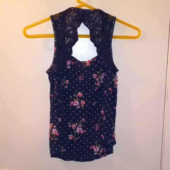 No boundaries Tank Top - Picture 3 of 4